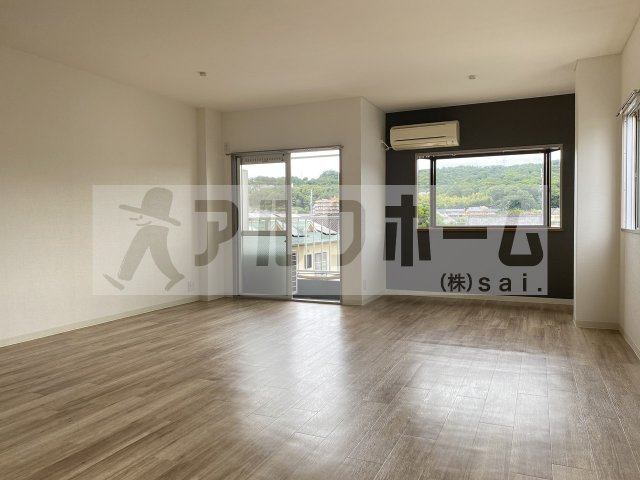 本町ホームズの居間・リビング