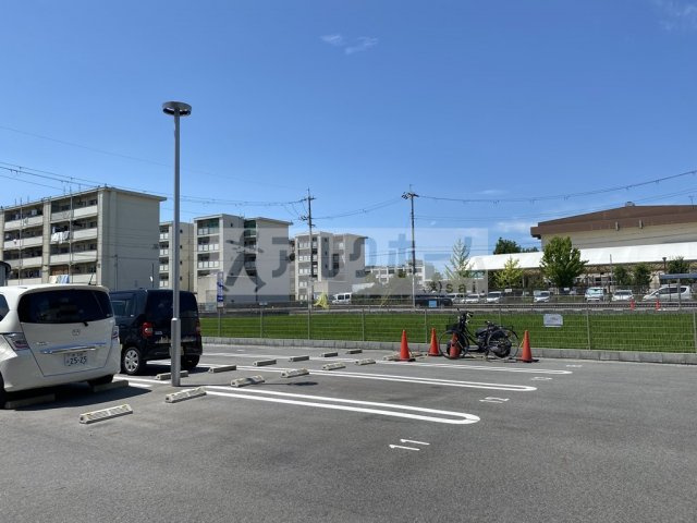 ロイヤルアイリスの駐車場