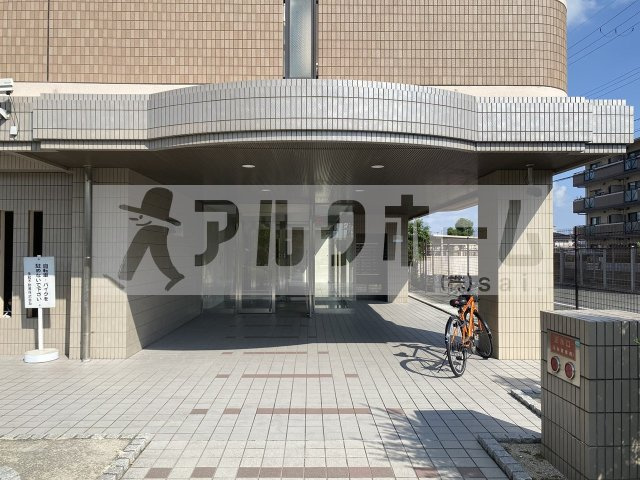 グランドゥール緑ヶ丘のエントランス