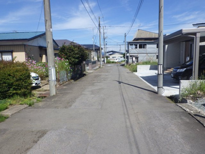 【前面道路含む現地写真】 | 大館市柄沢字狐台・中古住宅