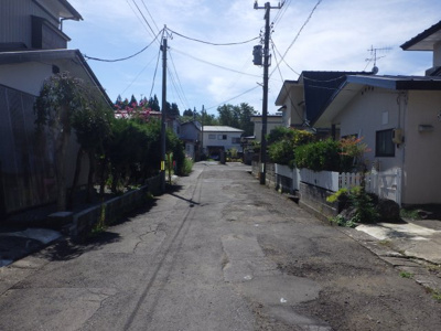 【前面道路含む現地写真】 | 大館市柄沢字狐台・中古住宅