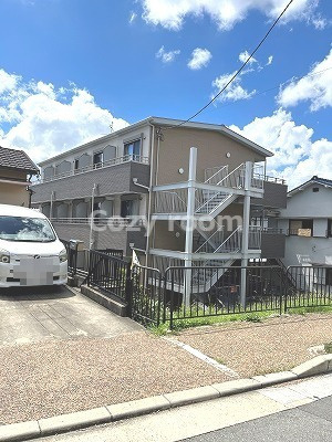 【外観】 | ルクール江坂 | 2017年築ですのでまだまだ綺麗な外観です