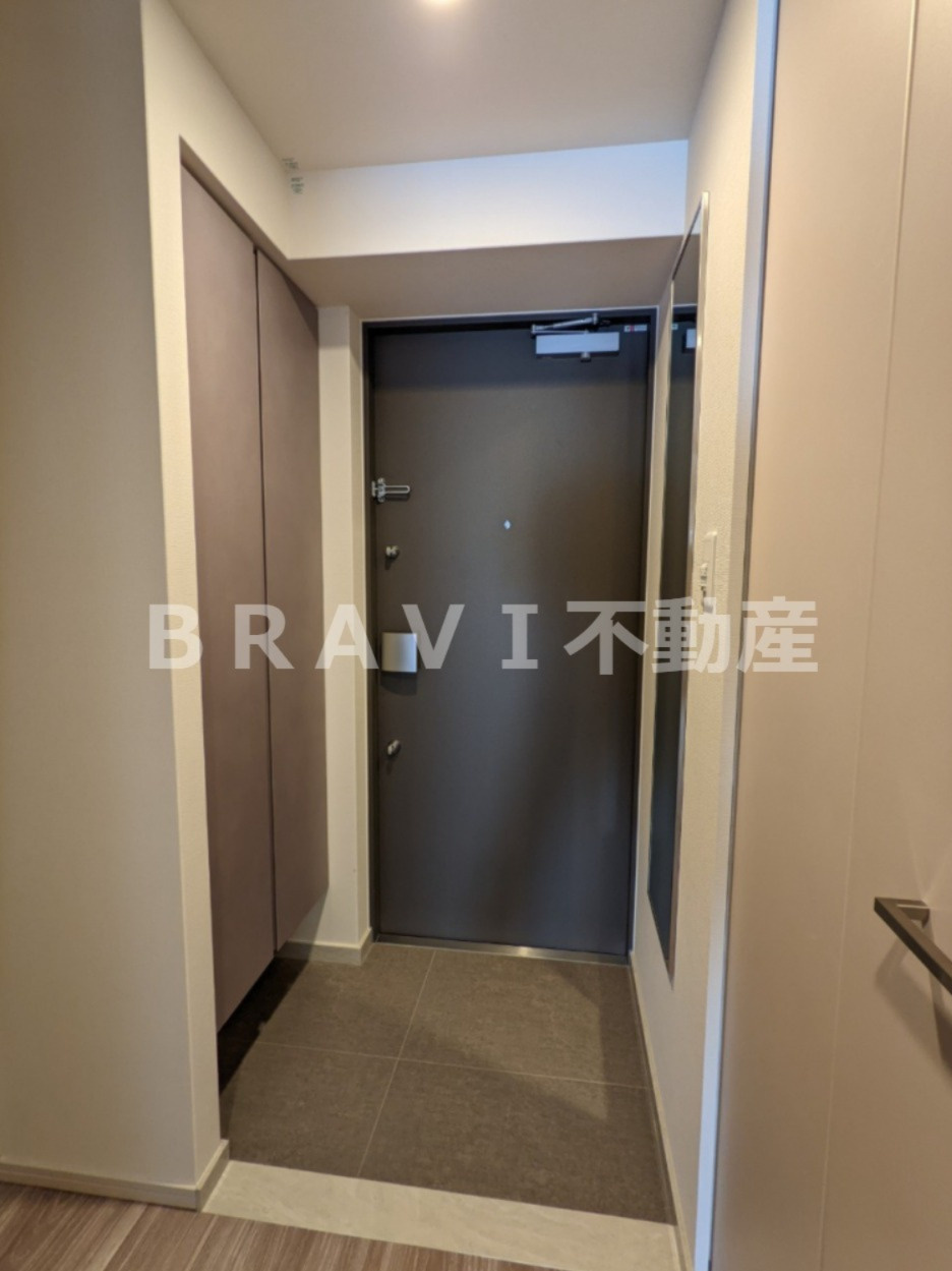 Dimus北浜（ディームスキタハマ）　BRAVI不動産の玄関