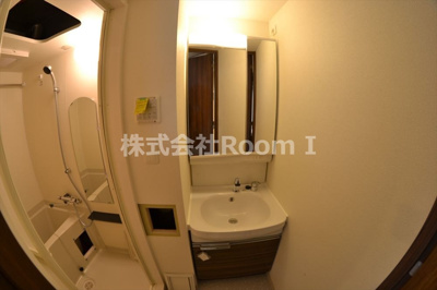 【洗面所】 | プレサンス大阪天満リバーシア | 使いやすい洗面所です
※反転タイプ