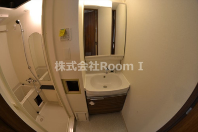 【独立洗面台】 | プレサンス大阪天満リバーシア | 独立洗面台、朝の身支度には欠かせません
※反転タイプ