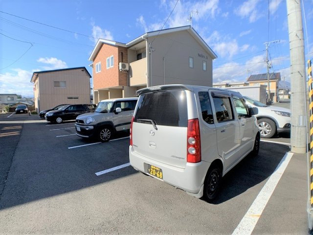 Ｓａｌｉｒｅ　Ａ(サリーレ)　の駐車場