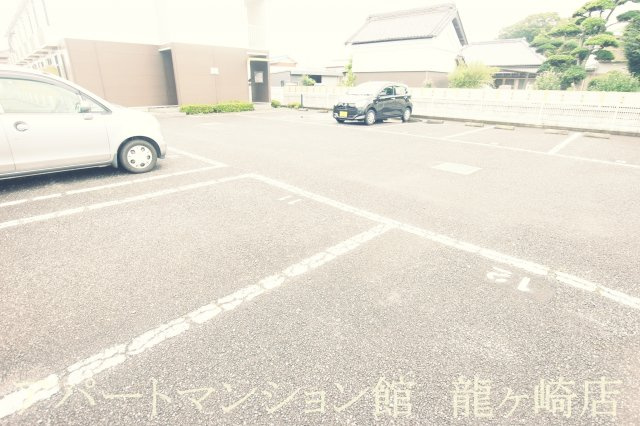 レオパレス山久の駐車場