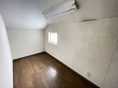 【内装】 | ジャルダンC | 3階・納戸3.9帖のお部屋から繋がる洋室3.9帖のお部屋です♪秘密基地のようなワクワクするお部屋をお探しの方にぴったり！