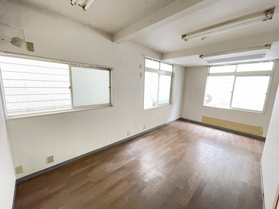 【洋室】 | ジャルダンC | 1階・二面採光洋室10帖のお部屋です♪家具などを置いても余裕のある広さ！