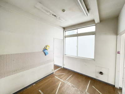 【洋室】 | ジャルダンC | 2階・洋室5.2帖のお部屋です♪洋室2.5帖のお部屋、洋室8帖のお部屋、廊下から出入りができます！
