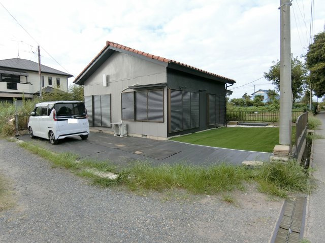 松ケ谷ロ貸家の駐車場