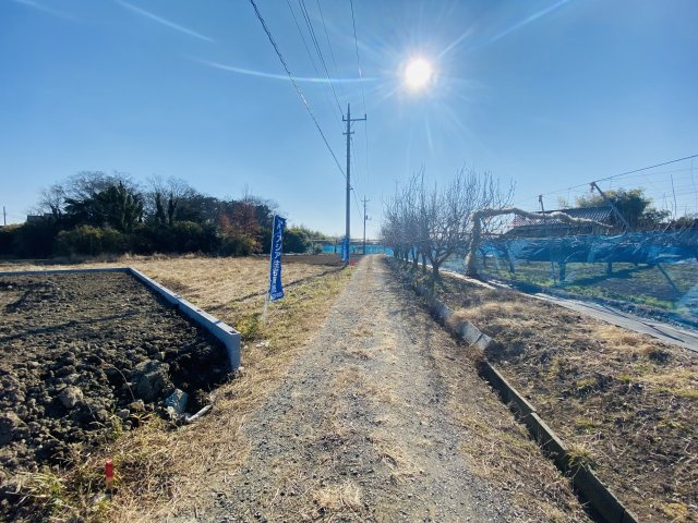 白岡市上野田　売地の前面道路含む現地写真|北西側約2.8ｍ