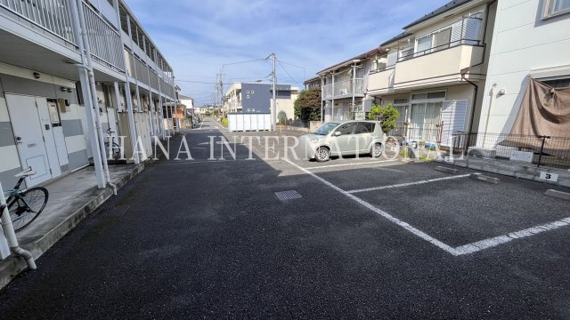 レオパレスベガⅢの駐車場