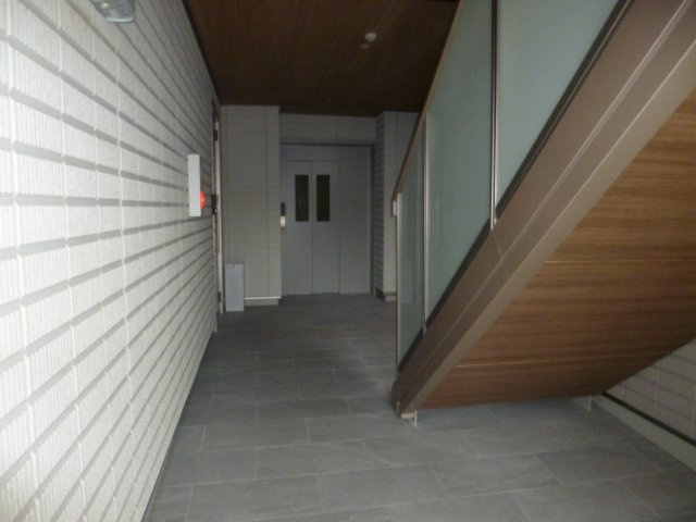 倉敷市中庄の賃貸マンションのエントランス