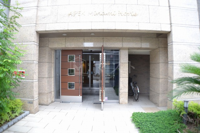 エイペックス南堀江のエントランス