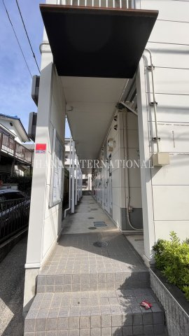 向原のエントランス