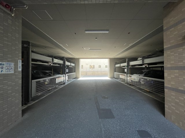 サーパス六ツ門の駐車場