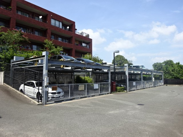 ファーネストヒルズ高宮エステルノの駐車場