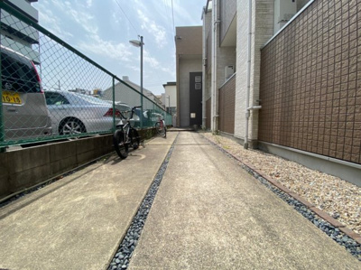 【エントランス】 | セレーナ中村 | 落ち着いたエントランスです