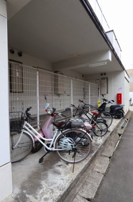【その他共用部分】 | サンホープ７ | 駐輪場は屋根の下です