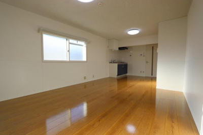 【洋室】 | サンホープ７ | 角部屋で2面採光なのでお部屋の中は明るいです