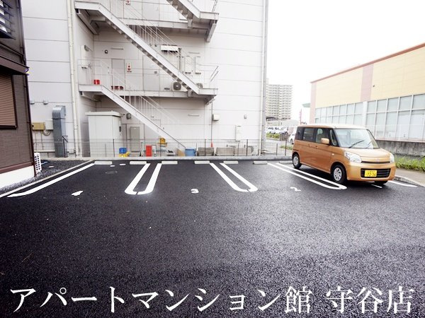 Eternityの駐車場