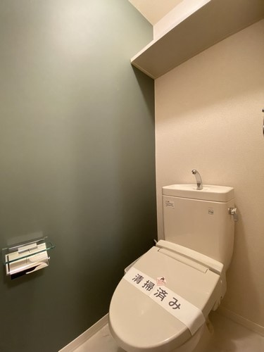 プチロッシュのトイレ|温水洗浄便座♪上部に収納棚有り