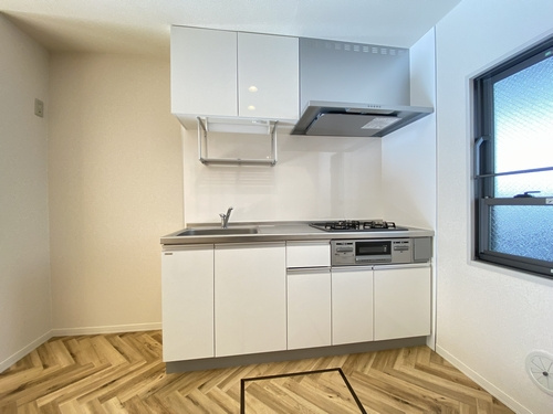 プチロッシュのキッチン|システムキッチンは3口ガスコンロ・グリル付き♪