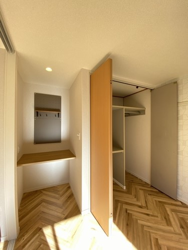 プチロッシュの収納|奥行きのあるクローゼット♪ワークカウンター有り