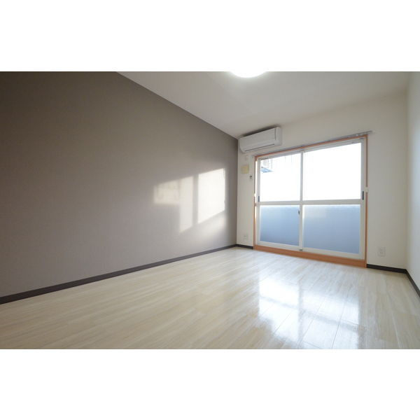 スタシオン泉の居間・リビング