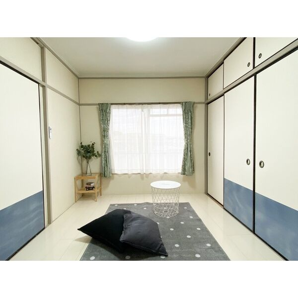 江南団地212棟204号室のロビー
