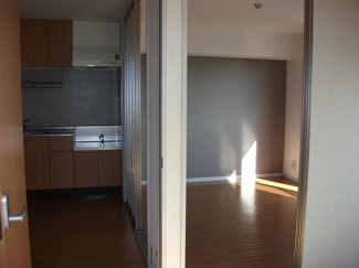 【その他】 | フローラル東光台D棟 | 和室側からの洋間・DK