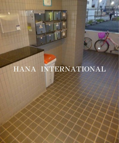 リュミエ浦安のエントランス