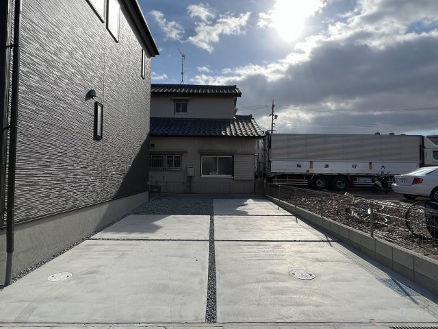 高浜市碧海町5丁目新築　戸建　1号棟の駐車場|車をお持ちの方に嬉しい駐車場付きの物件です