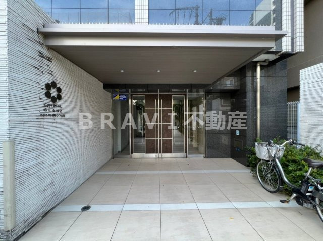 クリスタルグランツ谷町　BRAVI不動産のエントランス|【クリスタルグランツ谷町】清潔なエントランスです