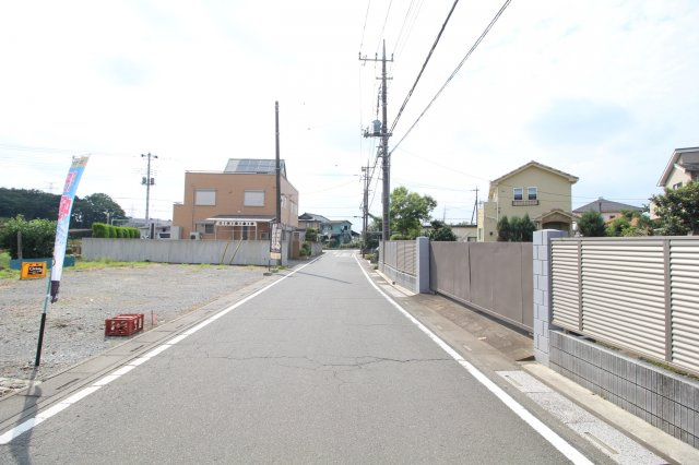 坂戸市戸宮　建築条件なし売地　東武東上線『若葉駅』徒歩31分　【勝呂小学区】の前面道路含む現地写真