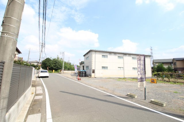 坂戸市戸宮　建築条件なし売地　東武東上線『若葉駅』徒歩31分　【勝呂小学区】の前面道路含む現地写真