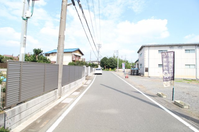 坂戸市戸宮　建築条件なし売地　東武東上線『若葉駅』徒歩31分　【勝呂小学区】の前面道路含む現地写真