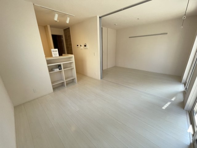 パリスの居間・リビング|別号室別間取りの参考写真です