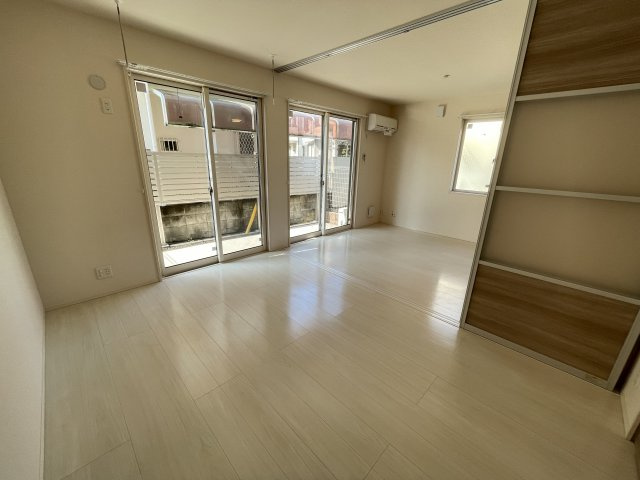 パリスの居間・リビング|別号室別間取りの参考写真です