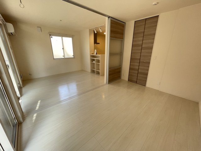 パリスの居間・リビング|別号室別間取りの参考写真です