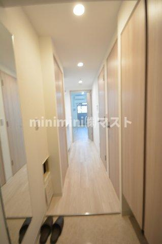 ワールドアイ難波南PORTAの玄関