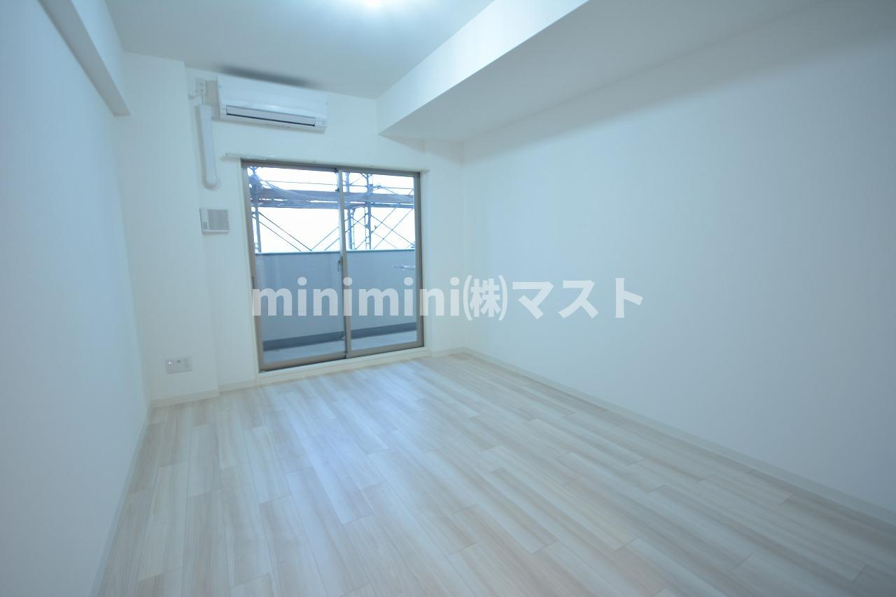 ワールドアイ難波南PORTAの居間・リビング