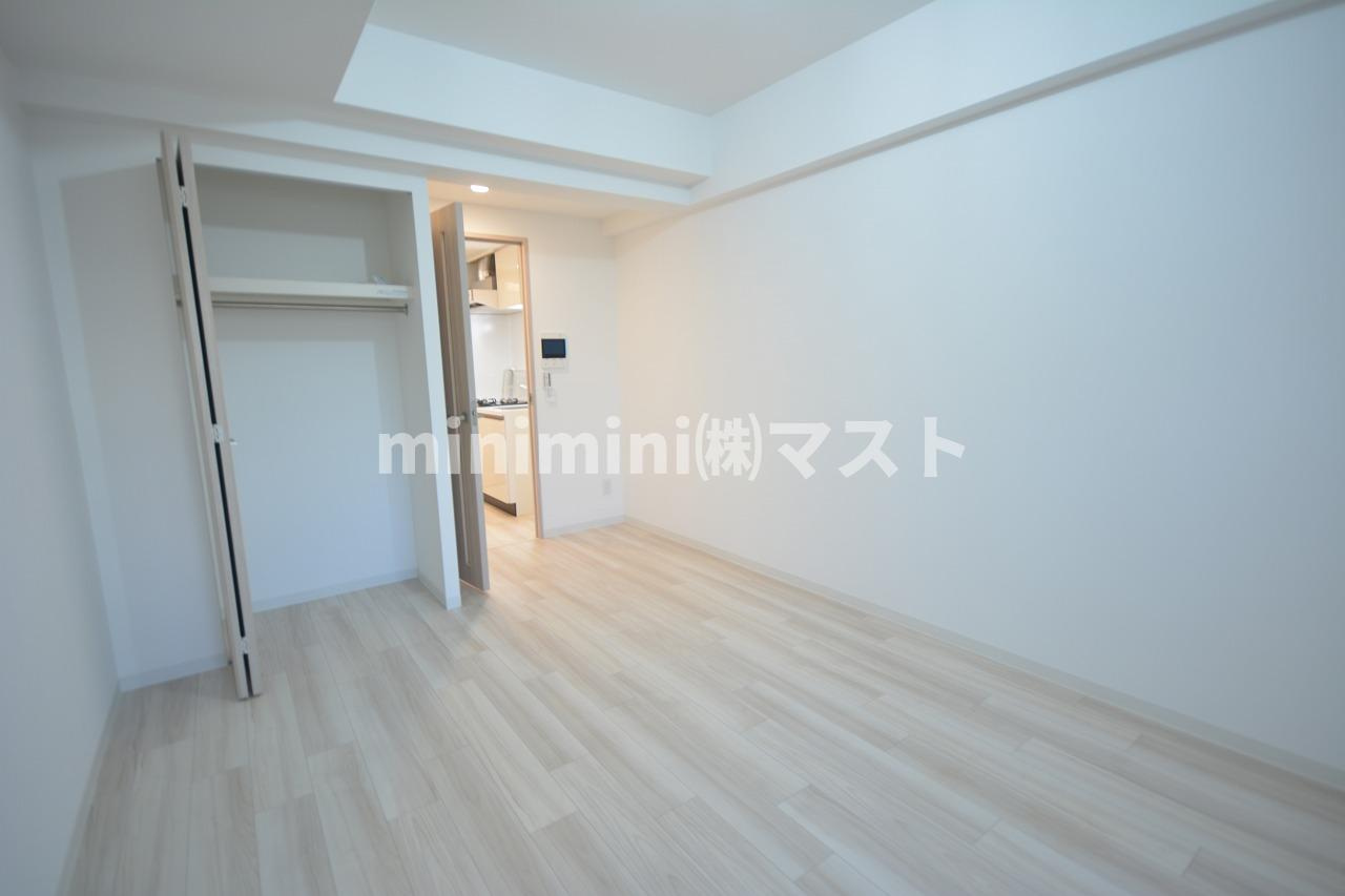 ワールドアイ難波南PORTAの洋室