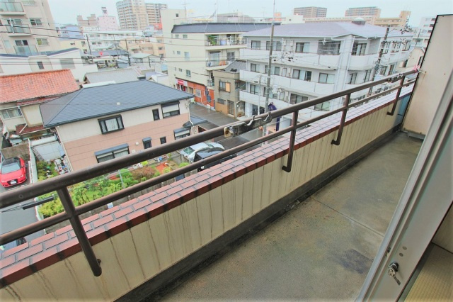 安井ビルのバルコニー