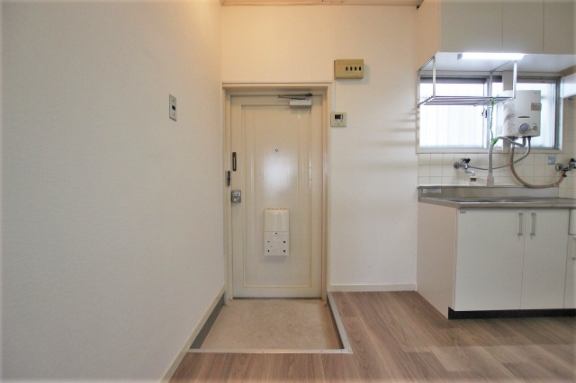 安井ビルの玄関