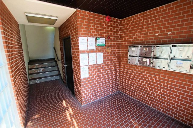 安井ビルのエントランス