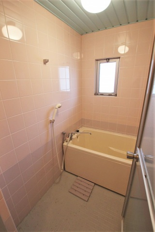 安井ビルの浴室