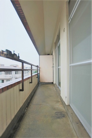 安井ビルのバルコニー