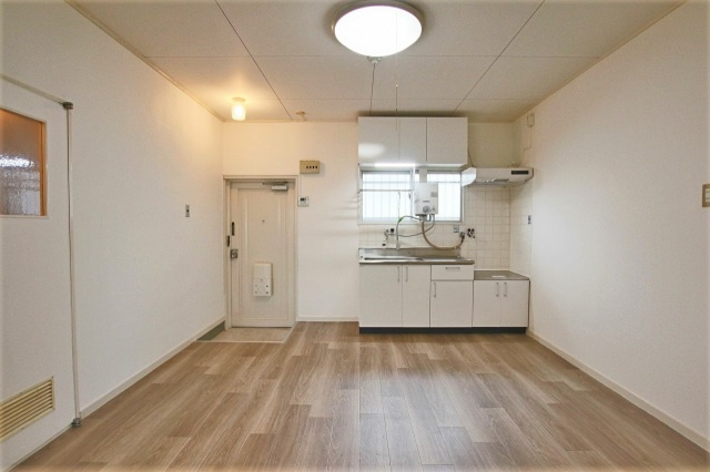 安井ビルの居間・リビング